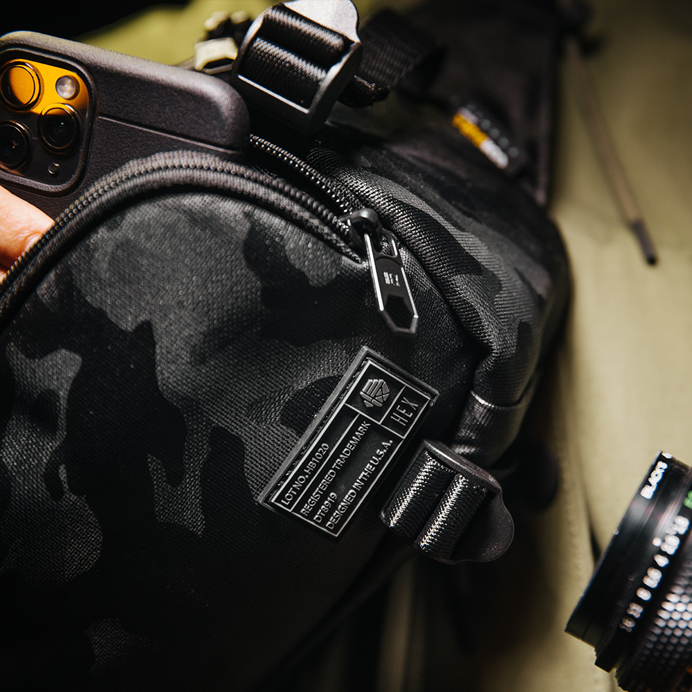 Ranger Blackout Camo DSLR Sling V2 - Phone pocket